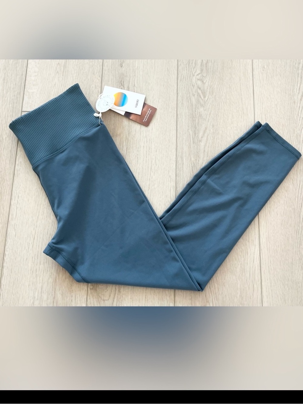 NWT Vuori Rib Studio Leggings Stone Athletic Yoga Women’s Size Large VW428